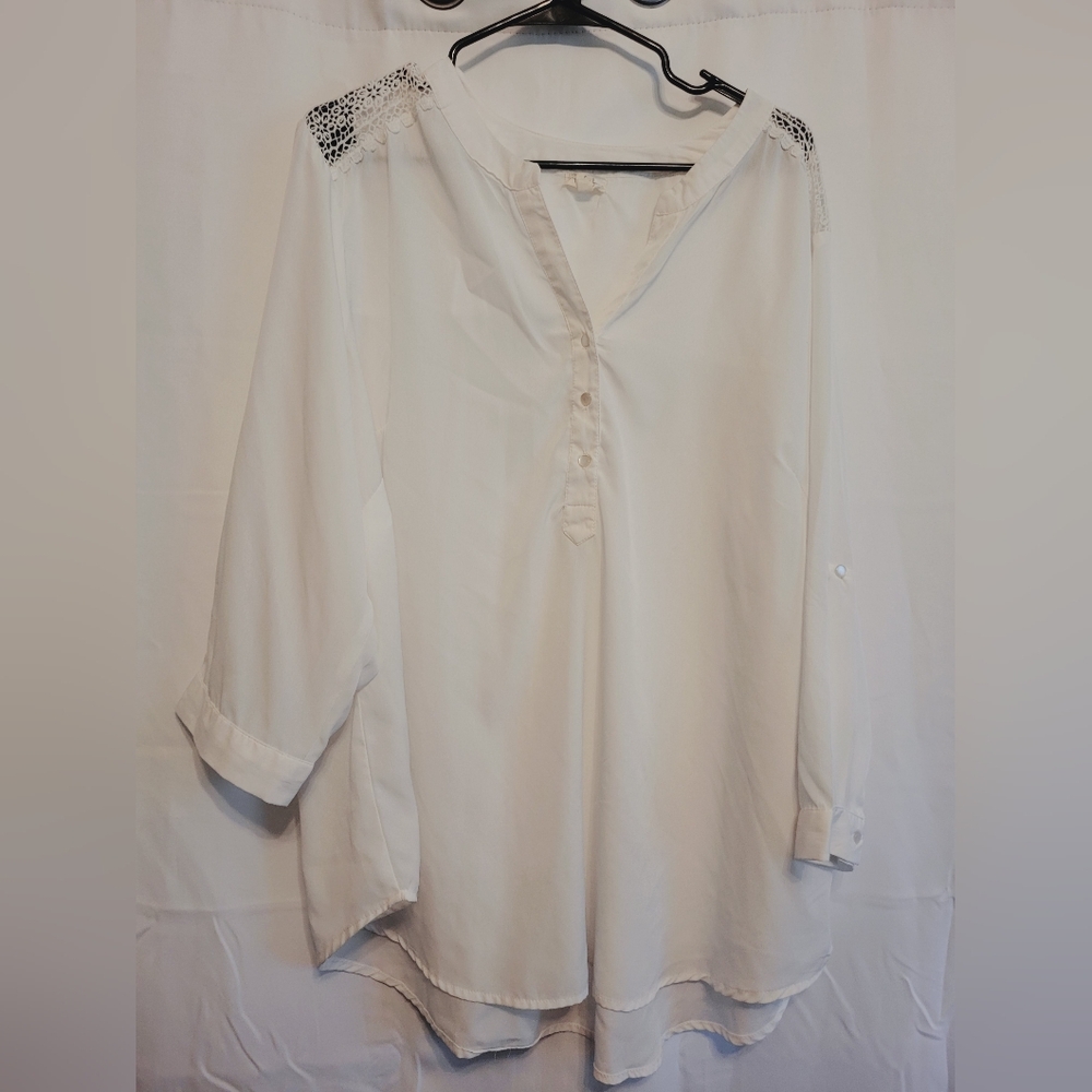 Antilia Femme White Cuffed Sleeve Blouse. Size 2x.